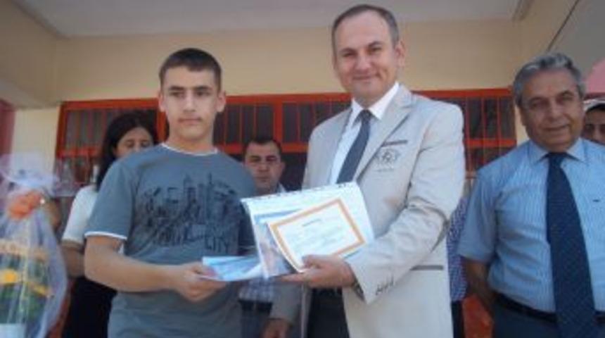 Kaymakam Y&ouml;nden, &Ccedil;ocukların Karne Sevincine Ortak Oldu