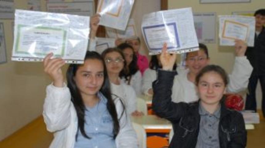 Rize&rsquo;de 64 Bin 728 &Ouml;ğrenci Karne Aldı