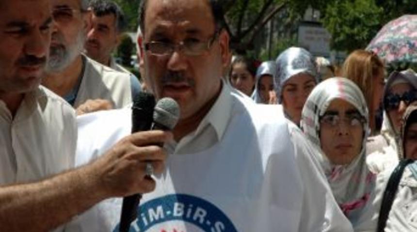 Okul Birincisi Baş&ouml;rt&uuml;l&uuml; &Ouml;ğrencinin K&uuml;rs&uuml;ye &Ccedil;ıkarılmaması