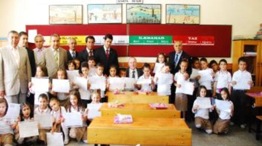 Vali Ko&ccedil;demir, Down Sendromlu &Ouml;ğrencinin Karne Sevincini Paylaştı