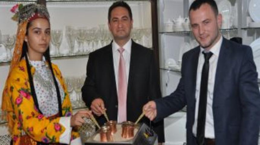 Deniz Kumunda Kahve Keyfi