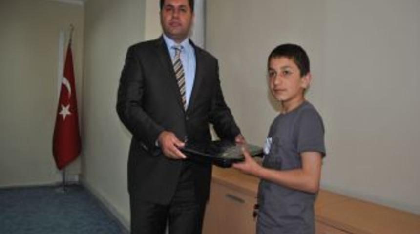 Hakkari&rsquo;de Başarılı &Ouml;ğrenciler &Ouml;d&uuml;llendirildi