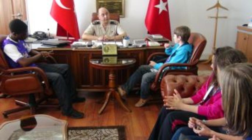 Tuğgeneral Zeki Es Olimpiyat &Ouml;ğrencilerini, &Ccedil;ocukları Ile Birlikte Ağırladı