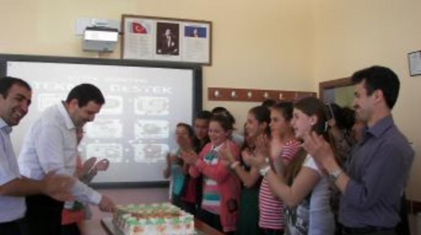 Şark&icirc;karaağa&ccedil; K&ouml;rfez Dershanesi &Ouml;ğrencilerine Moral Pastası