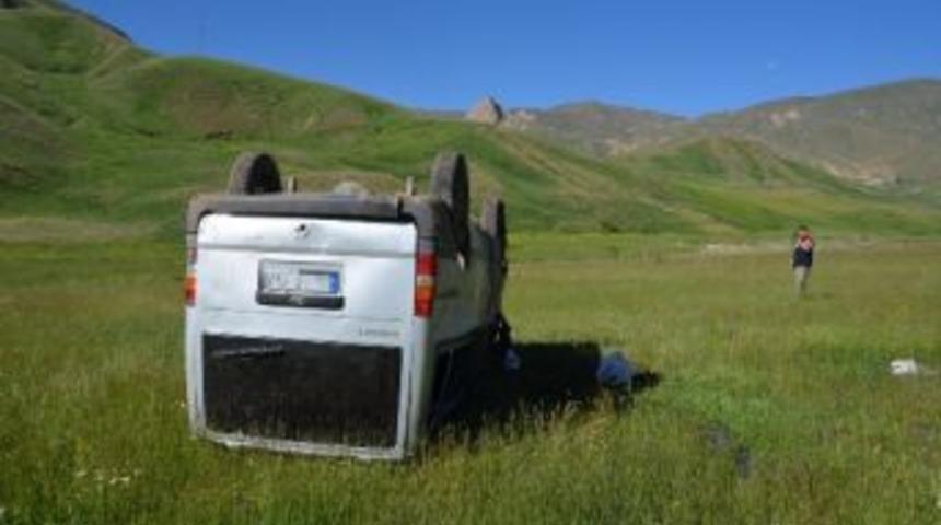 Başkale İl&ccedil;esinde Trafik Kazası: 1 &Ouml;l&uuml;, 1 Yaralı