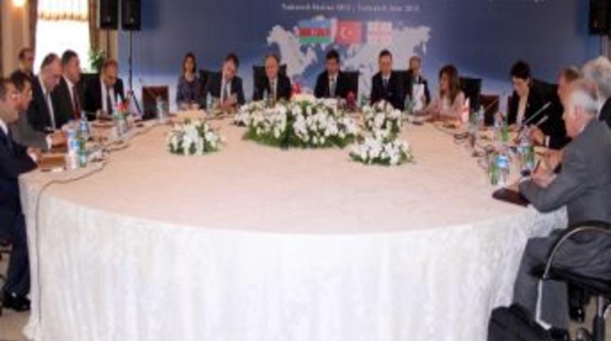 T&uuml;rk, G&uuml;rc&uuml; Ve Azeri Dışişleri Bakanları Trabzon&rsquo;da Buluştu