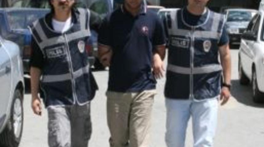 Yaşlı Kadının Elini &Ouml;pt&uuml; Bilezikleri Kaptı