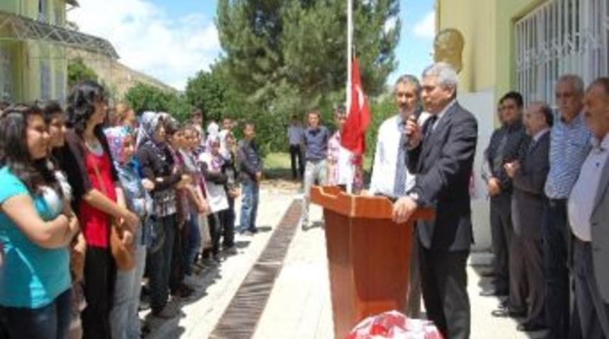 Arapgir K&uuml;lt&uuml;r Derneği&rsquo;den Okul Birincilerine Bilgisayar