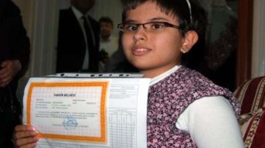 Fiziksel Engelli Habibe, Karnesini Evinde Aldı