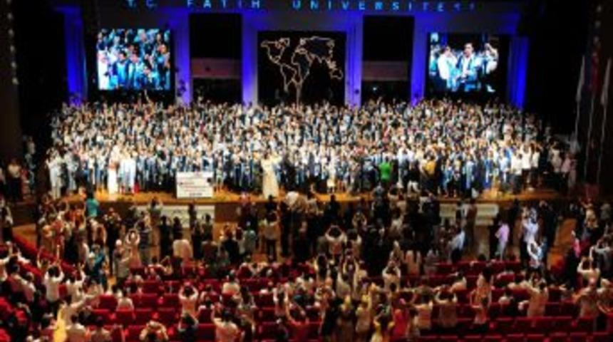 Fatih &Uuml;niversitesi&rsquo;nde Mezuniyet Sevinci