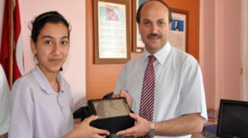 Minikler Karne Hediyelerini Peşin Aldı