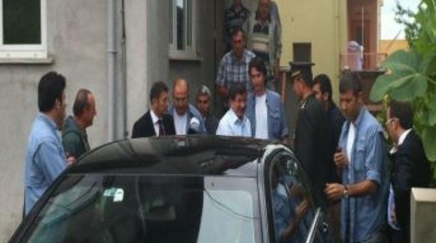 Bakan Davutoğlu&rsquo;ndan Koruma Amirine Jest