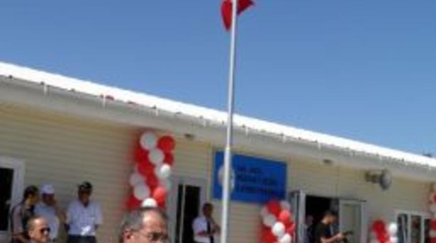 Milli Eğitim Bakanı &Ouml;mer Din&ccedil;er Erciş&rsquo;te Okul A&ccedil;ıp, Depremzede &Ouml;ğrencilere Karne Dağıttı