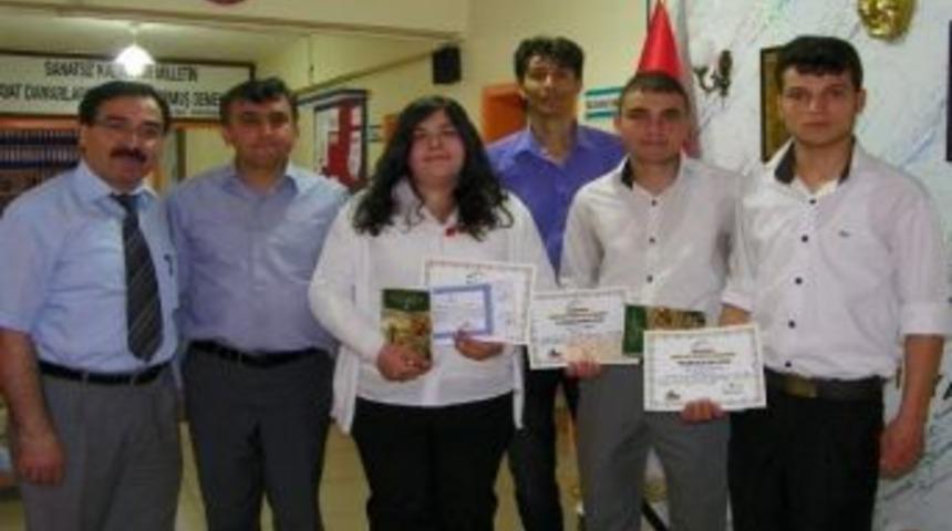 Sungurlu&rsquo;da Başarılı &Ouml;ğrenciler &Ouml;d&uuml;llendirildi