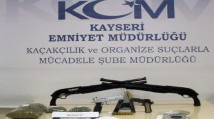 Sokak Satıcıların Hedefi &Ouml;ğrencilermiş