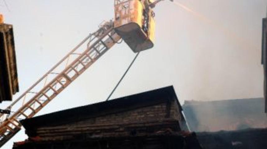 Tarihi Evde Yangın &Ccedil;ıktı