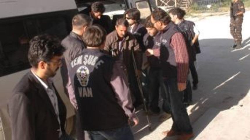 Van Belediye Başkanı Kaya Adliyede