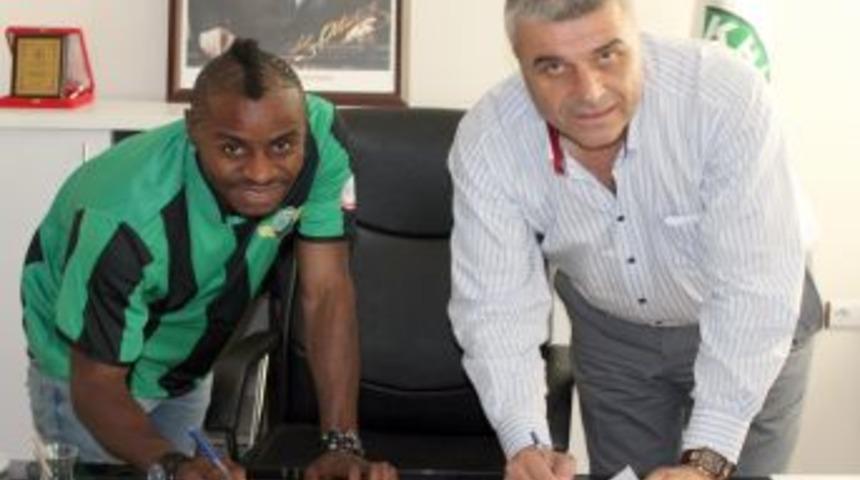 Akhisar Belediyespor Sekiz Futbolcusuyla S&ouml;zleşme Imzaladı