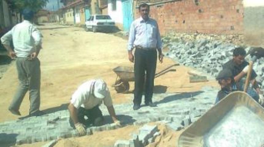 K&ouml;y İ&ccedil;i Yolları Parke Taş D&ouml;şemeleri Devam Ediyor