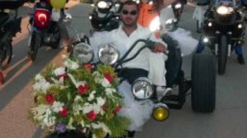 Motorlarla Gelin Almaya Gittiler