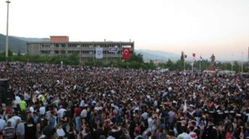 Mk&uuml;'de 'mezuniyet' Coşkusu