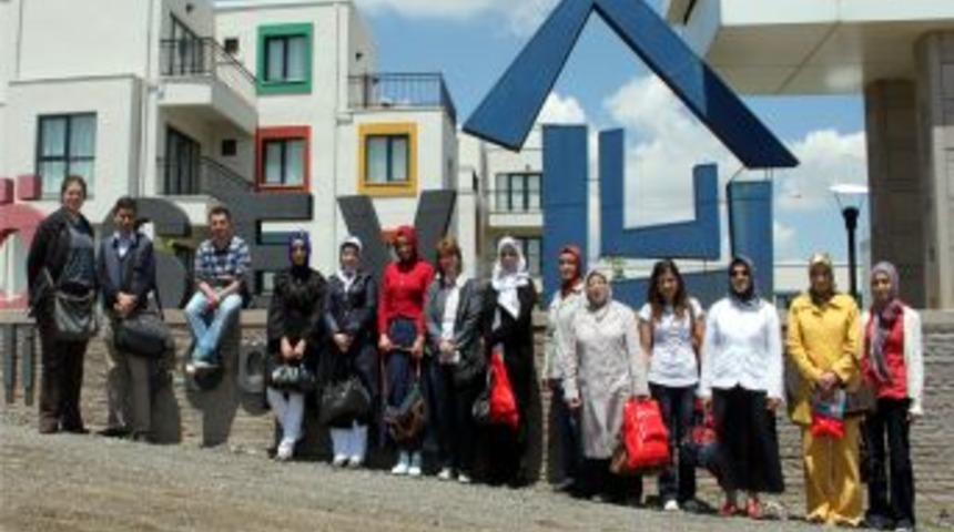 G&ouml;n&uuml;ll&uuml; Akademisi'nden L&Ouml;SEV'e Ziyaret