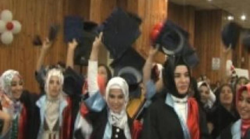 Sağlık&ccedil;ıların mezuniyet heyecanı