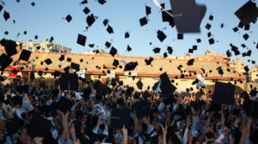 AD&Uuml; mezunlarını uğurladı