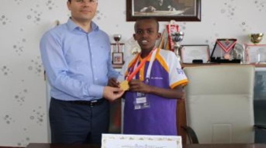 Kılı&ccedil;aslan&rsquo;ın Somalili &Ouml;ğrencisi T&uuml;rk&ccedil;e Olimpiyatlarında En İyi Konuşma Şampiyonu Oldu