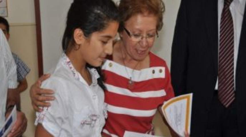 Nurel Ve Enver Taner &Ccedil;ifti &Ouml;ğrencileri Yalnız Bırakmadı