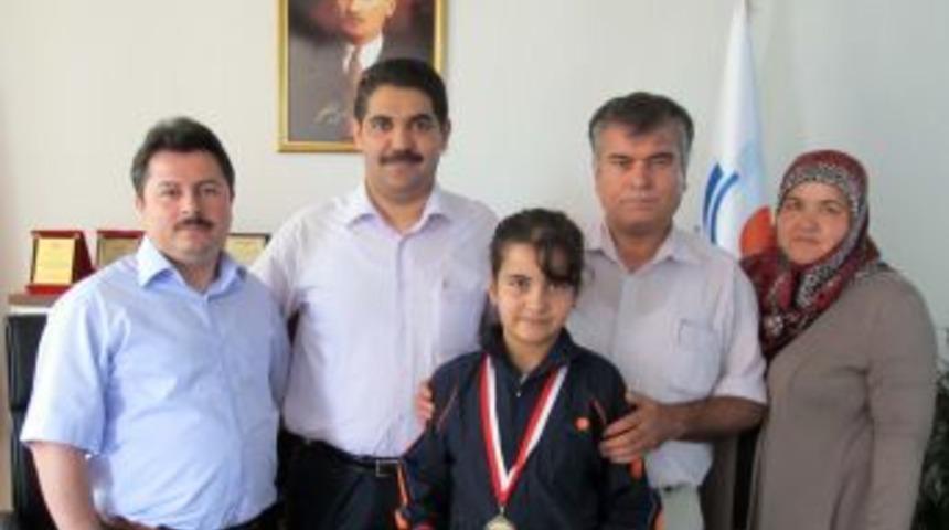 Erdemlili Elif, Yazdığı Hikaye Ile T&uuml;rkiye Ikincisi Oldu