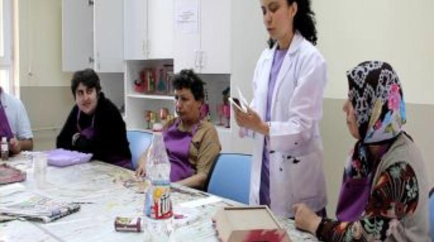 Psikiyatri Hastaları 'sanat'la Tedavi Ediliyor