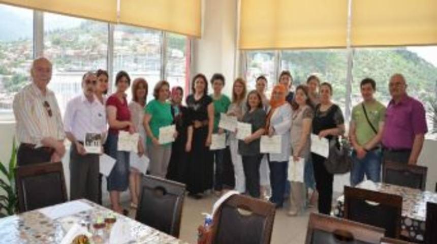 Soma Add&rsquo;den Kurs &Ouml;ğreticisi Kocaayan&rsquo;a Teşekk&uuml;r Plaketi