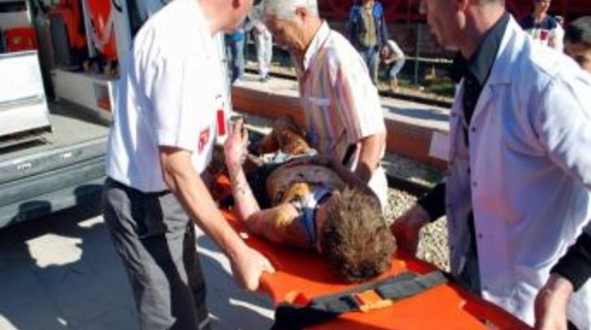 Tren Vagonunun &Uuml;st&uuml;nden Ge&ccedil;mek İsteyen &Ccedil;ocuk Akıma Kapıldı