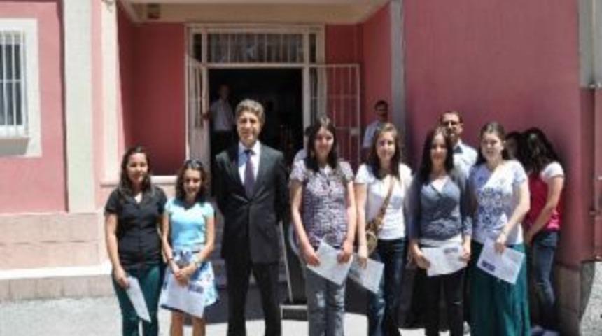 Soma'da 19 Bin 400 &Ouml;ğrenci Karne Sevinci Yaşadı