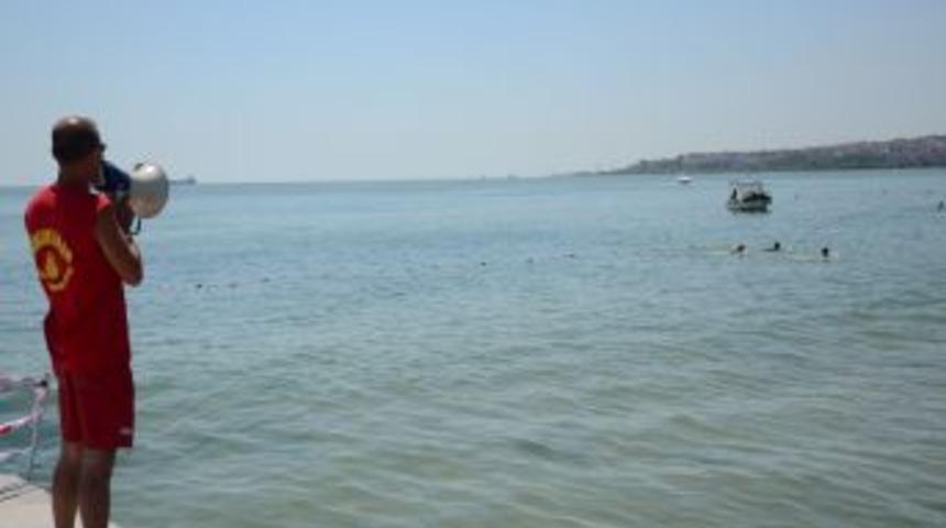 İstanbul'da Sıcak Havayı G&ouml;ren Sahile Koştu