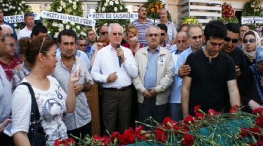 Kazada Hayatını Kaybeden Yazı Işleri M&uuml;d&uuml;r&uuml;, Ablası Ve Annesine Hazin T&ouml;ren