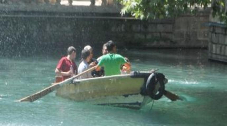 Ayn Zeliha G&ouml;l&uuml;'nde Sandal Keyfi