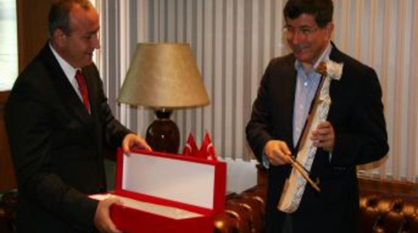 Bakan Davutoğlu: Suriye Y&ouml;netimi &Uuml;zerindeki Baskılar Artırılmalı