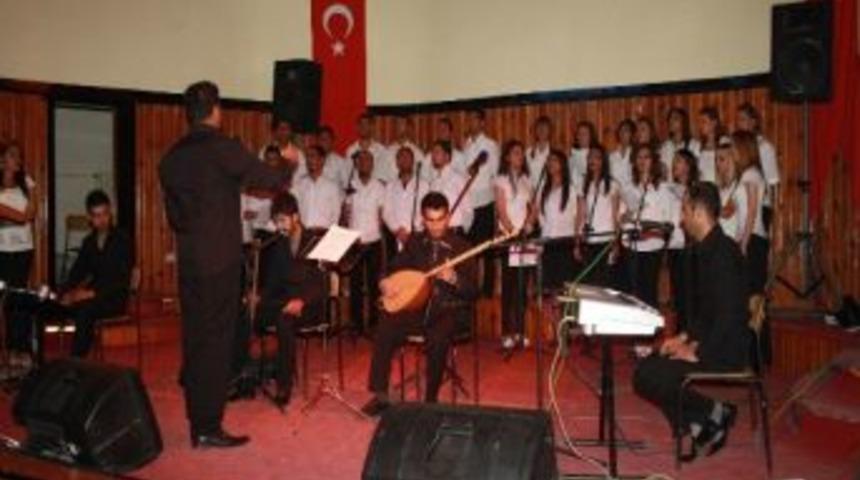 &Ouml;ğretmenler Korusu Verdiği Konser İle B&uuml;y&uuml;ledi