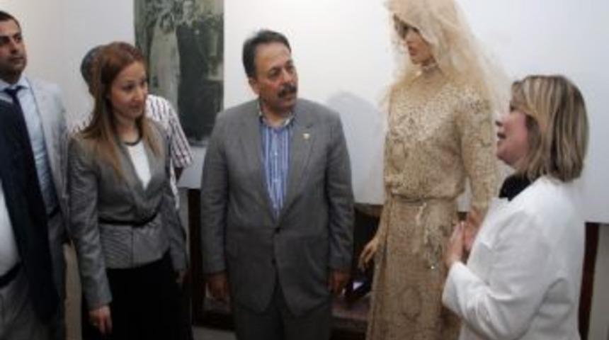 Asırlık Gelinlikler Sergilendi