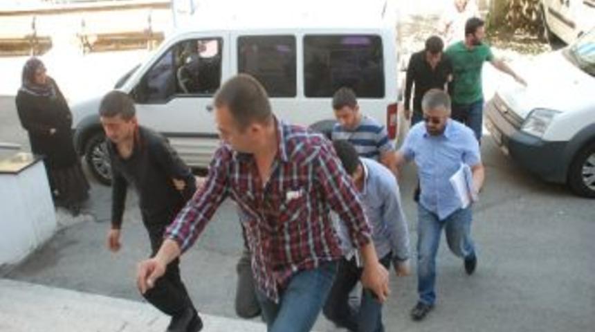 17 Aracın Lastiklerini Kesen Ş&uuml;pheliler Yakalandı