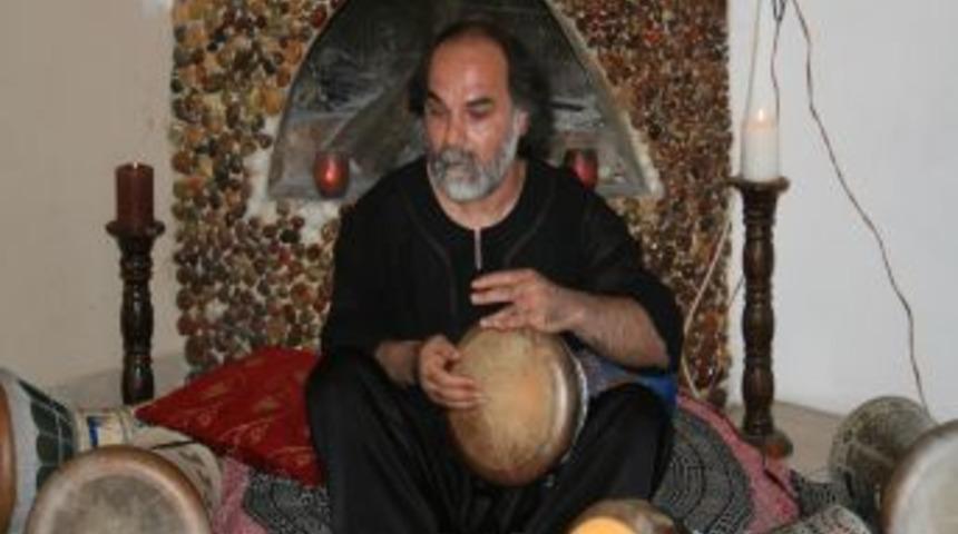 Darbuka Ustası Mısırlı Ahmet, T&uuml;rkiye&rsquo;nin Tek Ritm Okulunda Konser Verdi