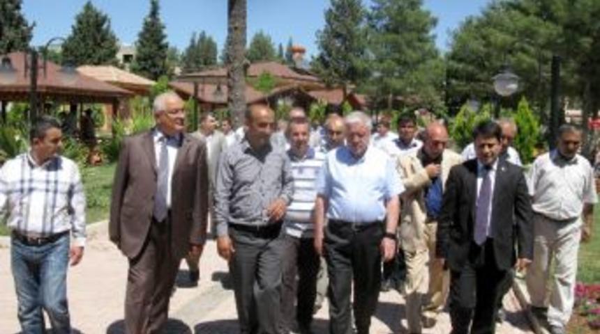 Ak Parti Gaziantep İl Başkanı Uzer, Belediye Parkı'nı Gezdi