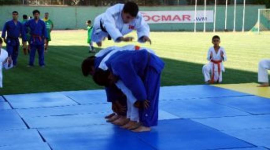 Adıyaman&rsquo;da Mahalli Ligler Malzeme Dağıtımı Yapıldı