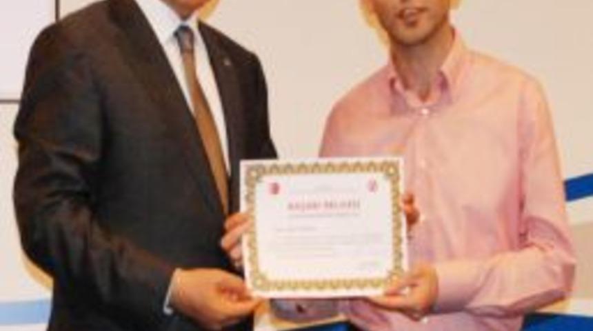 Osmaniyeli Gazeteciye BYEGM&rsquo;den &Ouml;d&uuml;l