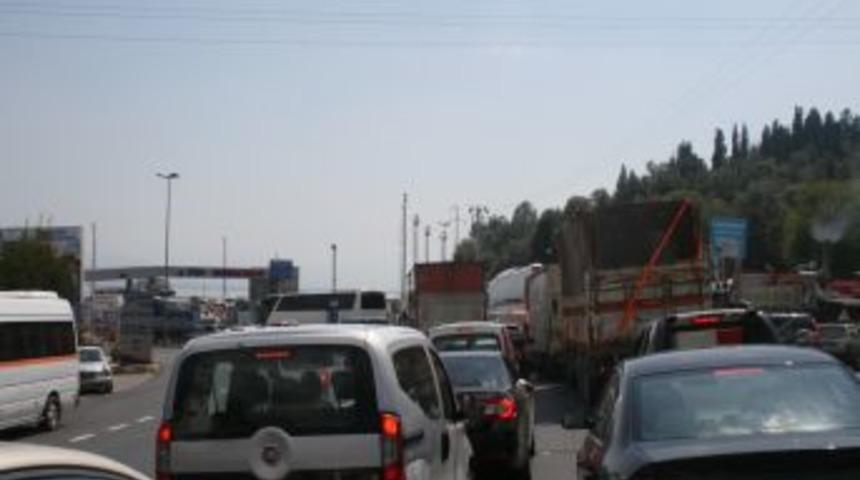 Tatilcilerin Trafik &Ccedil;ilesi Eskihisar'dan Başladı