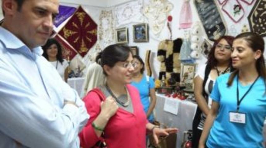 Edremit'te Kursiyerlerden Hamakta Kaymakama Keman Resitali