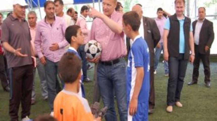 Tatvan&rsquo;da Yaz Futbol Okulu A&ccedil;ılışı