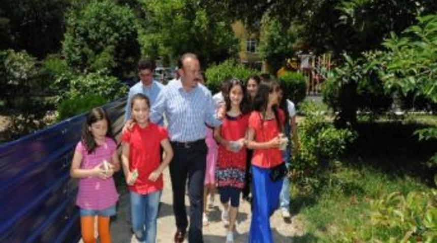 İzmit Belediyesi Park Ve Bah&ccedil;e D&uuml;zenlemelerine Devam Ediyor